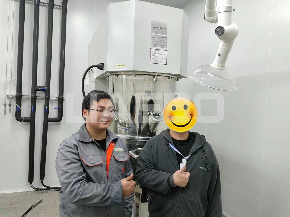 廣州某材料公司50L、100L、200L雙行星攪拌機(jī)調(diào)試成功